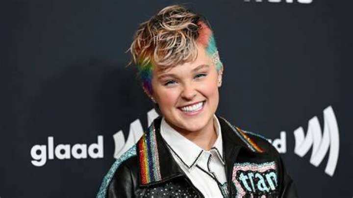 JoJo Siwa confirms she's dating Avery Cyrus