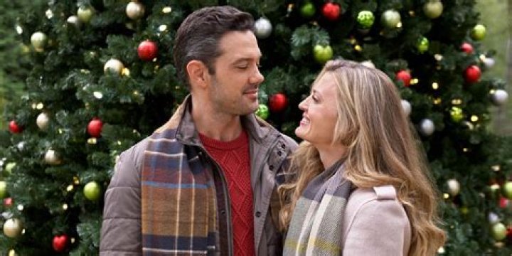 Jonathan stars in Hallmark holiday movie with LGBTQ storyline