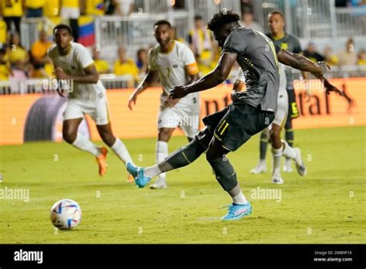 Jordy Caicedo, scores the first goal with Tigres, they expel him and he