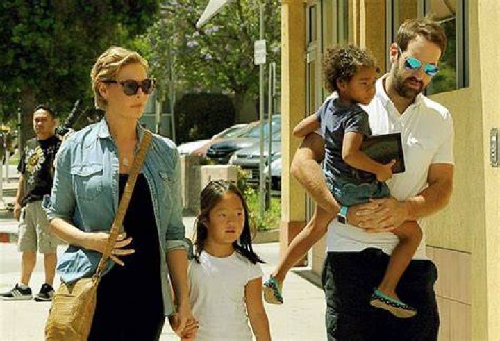 Josh Kelleys Married Life to Wife Katherine Heigl and Their Children