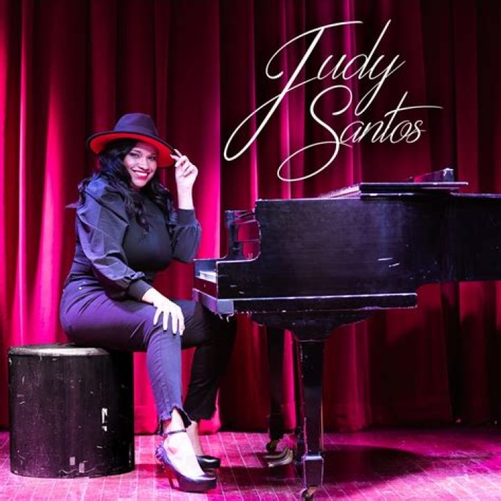Judy Santos muestra su nuevo &aacute;lbum Diario Social RD
