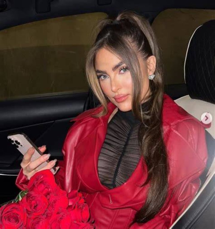 Julia Lynn Sandoval Bio, Age, Height Models Biography