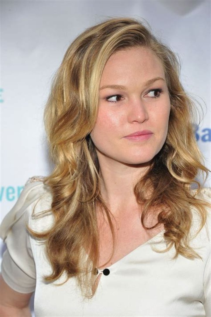 Julia Stiles HDWalle