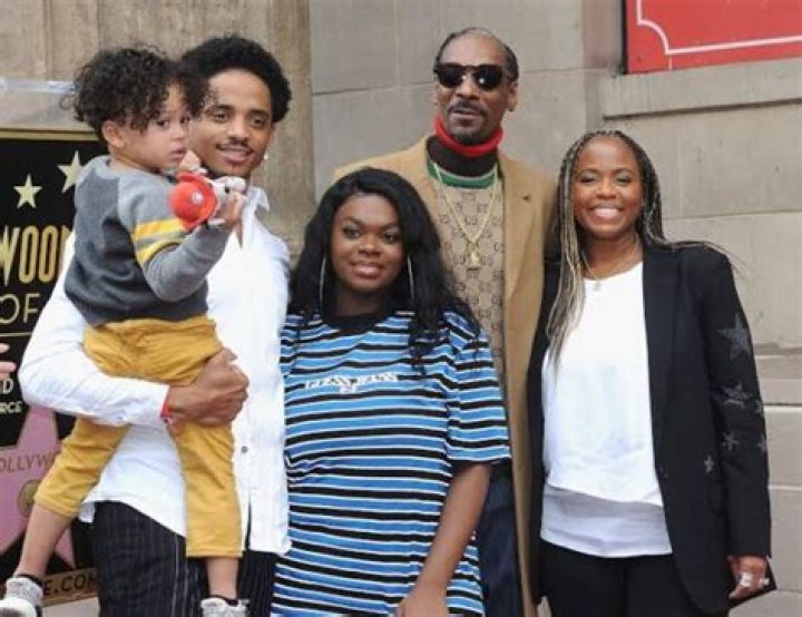 Julian corrie broadus bio: age, net worth, mother - Snoop Dogg's son