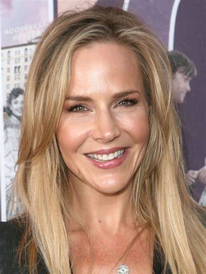 Julie Benz picture