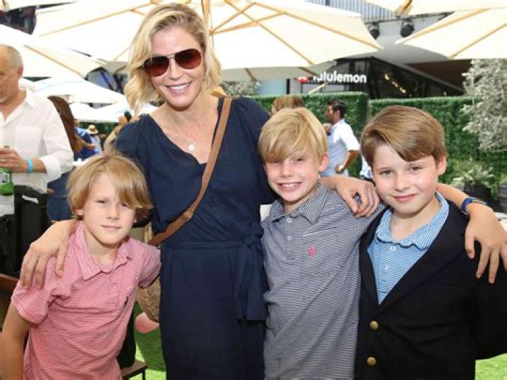 Julie Bowen Julie bowen, Family women, Celebrities female