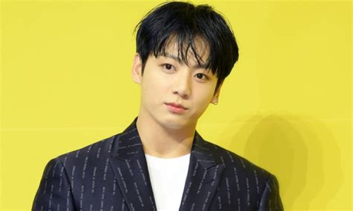 Jung Kook Net Worth 2023 Singing Career Age Wife