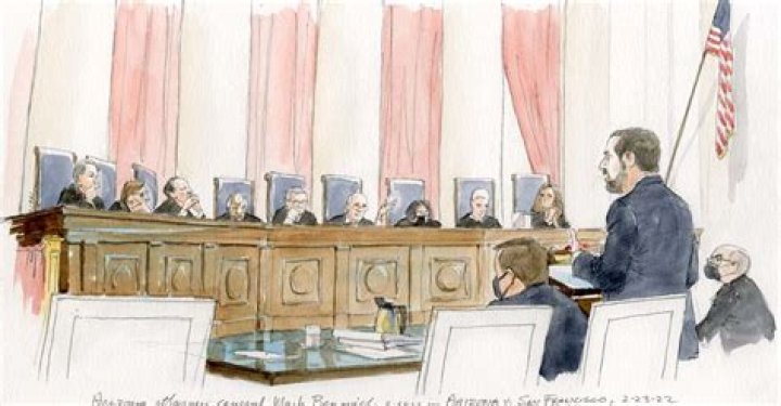 Justices probe states&rsquo; effort to defend Trump immigration rule after