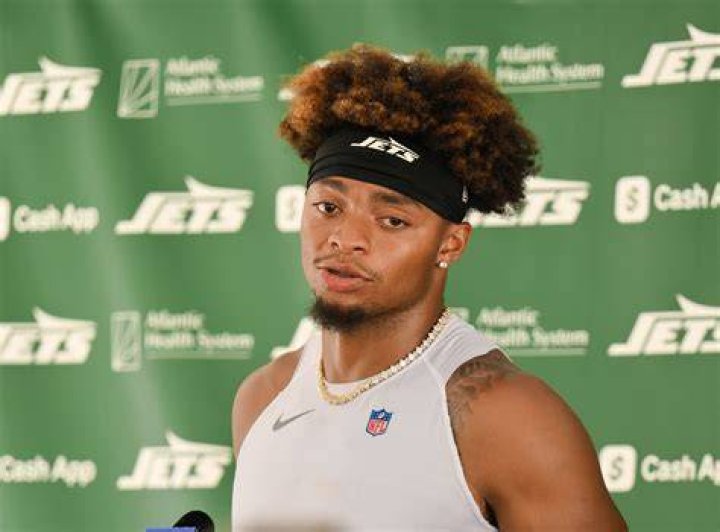 Justin Fields Salary And Contract