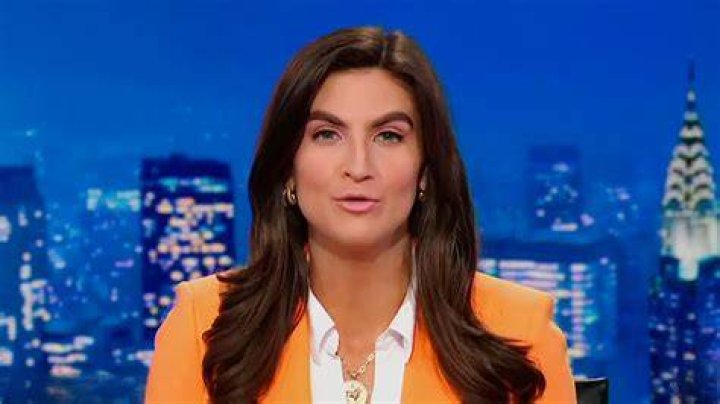 Kaitlan Collins, News Anchor, Anchors, Journalist, Cnn, Master Bathroom