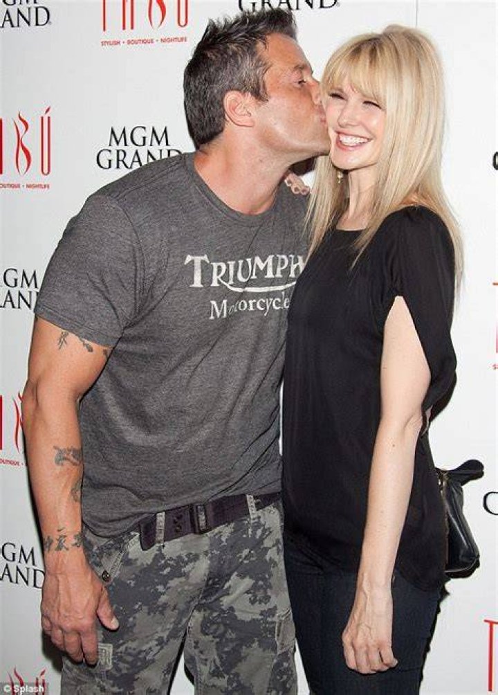 Kathryn Morris, 44, expecting twins with boyfriend Johnny Messner