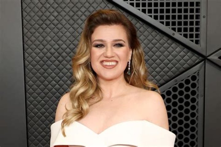 Kelly Clarkson's Dating Journey Revealed