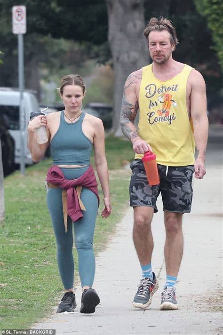 Kristen Bell works out with her Woman in the House castmate Benjamin