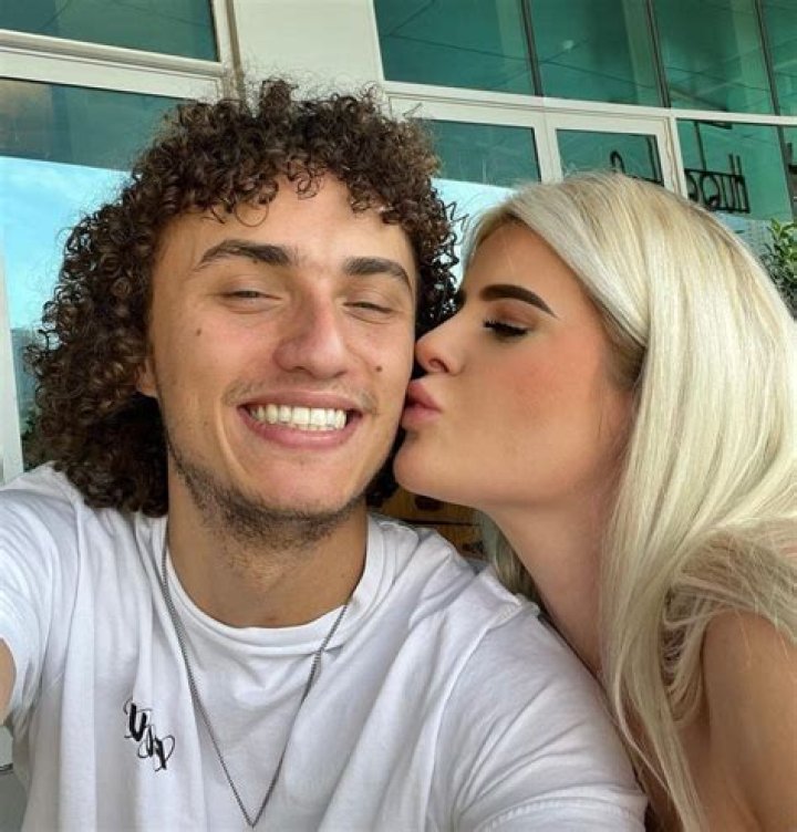 Kwebbelkop New Girlfriend After Azzyland Breakup