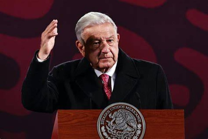 La amenaza de L&oacute;pez Obrador de recortar sueldos genera molestias al