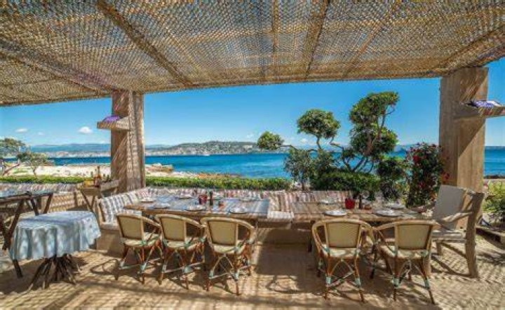 la guerite restaurant cannes. sail there by private boat Ile sainte