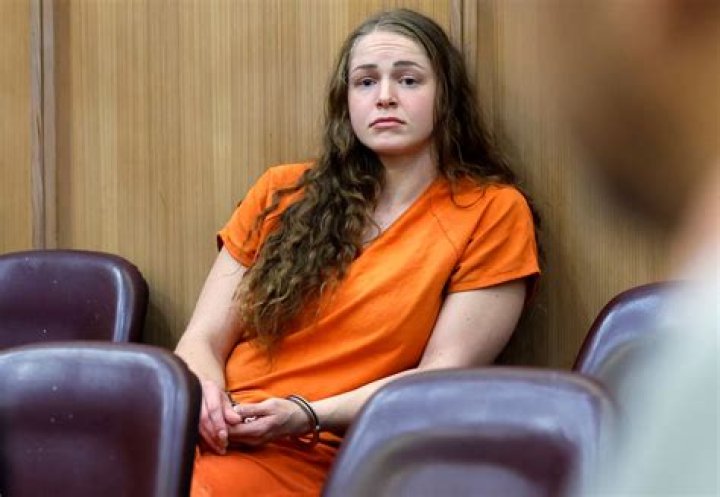 La modelo de OnlyFans Courtney Clenney se declara inocente de asesinar