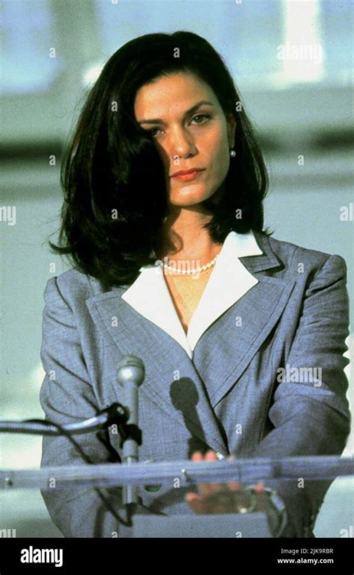Linda Fiorentino in 1995 and now Hollywood cover girls 20 years on
