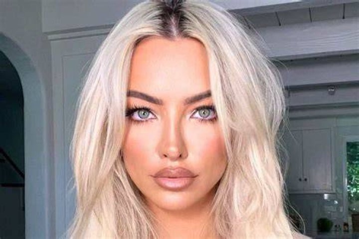Lindsey Pelas Teasing Till Someone Undress Her Onlyfans Leaked Tape