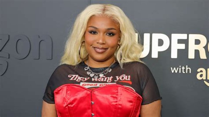 Lizzo's Latest Look and Hair Color Took the Barbiecore Trend to New