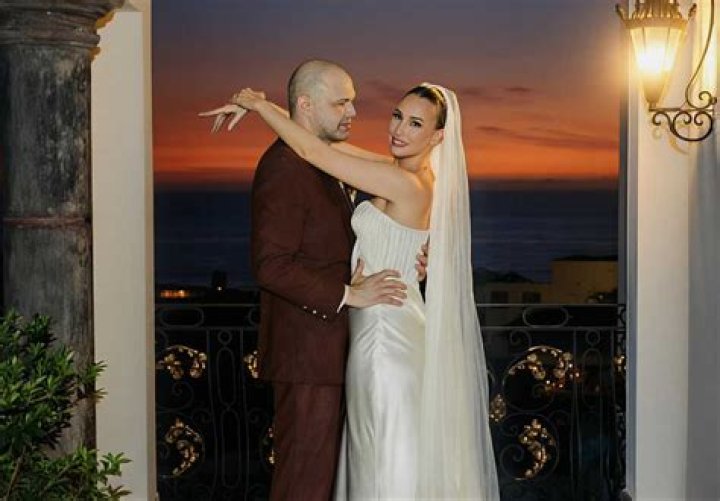 Loren Allred Husband Married or Unmarried, Dating History
