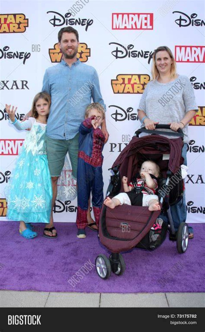 LOS ANGELES, OCT 1 Jon Heder, Kirsten Heder, family at the VIP Disney