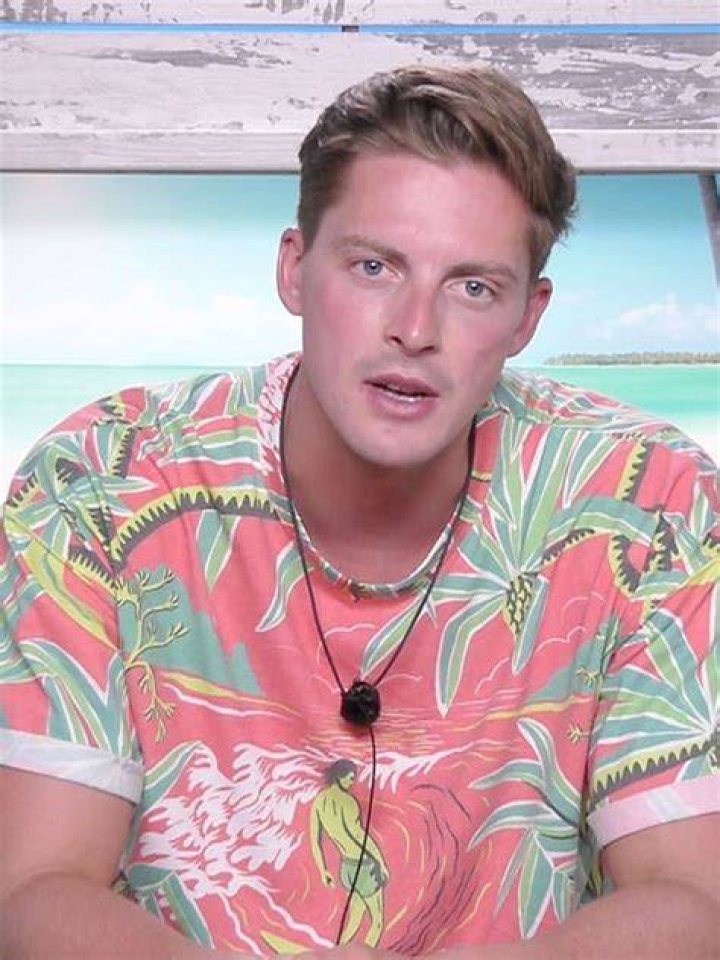 Love Island 2018 Alex leaves fans cringing after moment