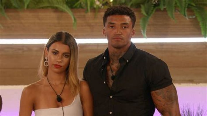 Love Island&rsquo;s Michael and Joanna 'spotted hugging and kissing' at music