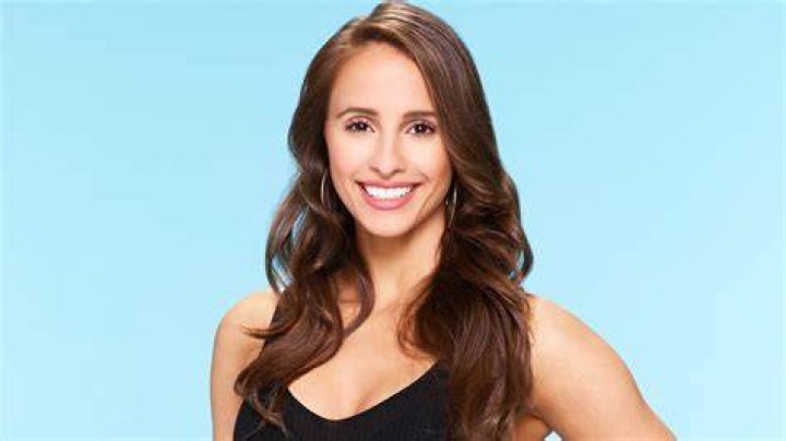 &lsquo;Bachelor&rsquo; Finalist Vanessa Grimaldi Goes Wedding Dress Shopping