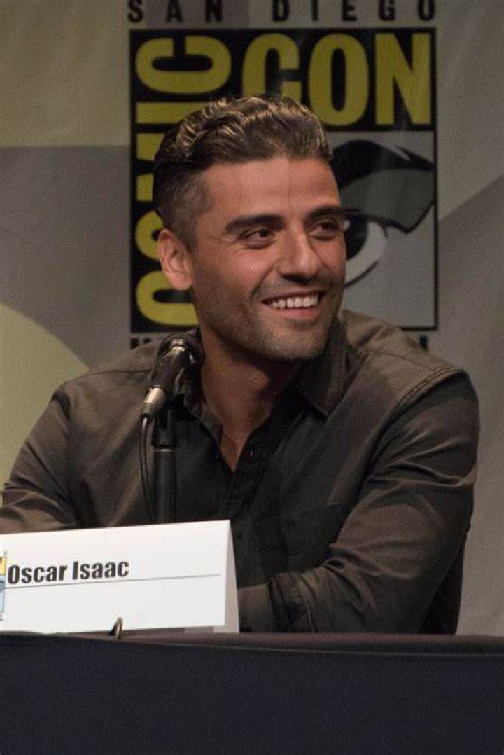 &lsquo;The Office&rsquo; Star Oscar Nu&ntilde;ez Broke His Toe to Give You &lsquo;Social Distance&rsquo;
