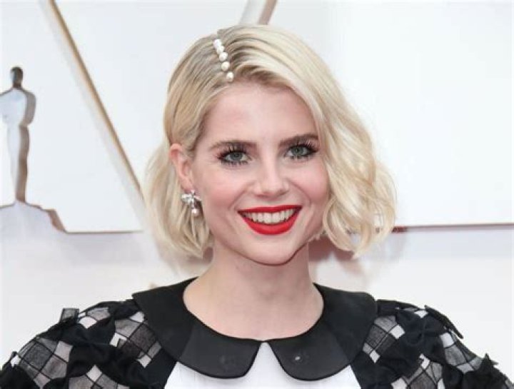 Lucy Boynton Biography, Age, Height, Boyfriend, Net Worth StarsWiki