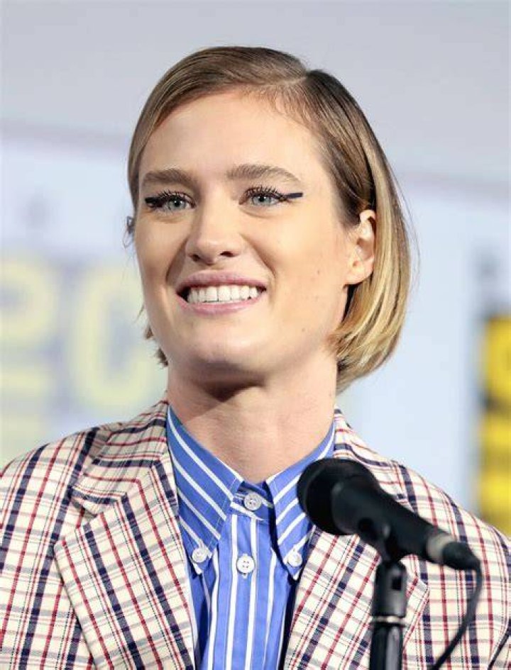 Mackenzie Davis Mackenzie davis, Top female celebrities, Celebrities