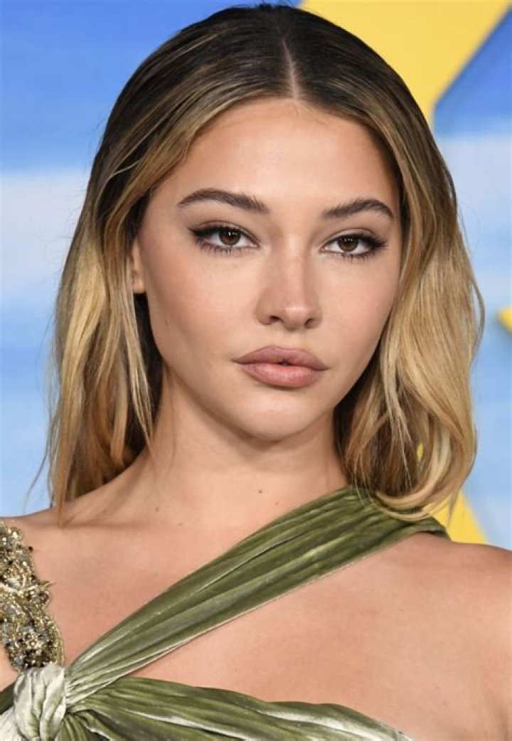Madelyn Cline In A Pretty Alexandre Vauthier Dress At The Tonight Show