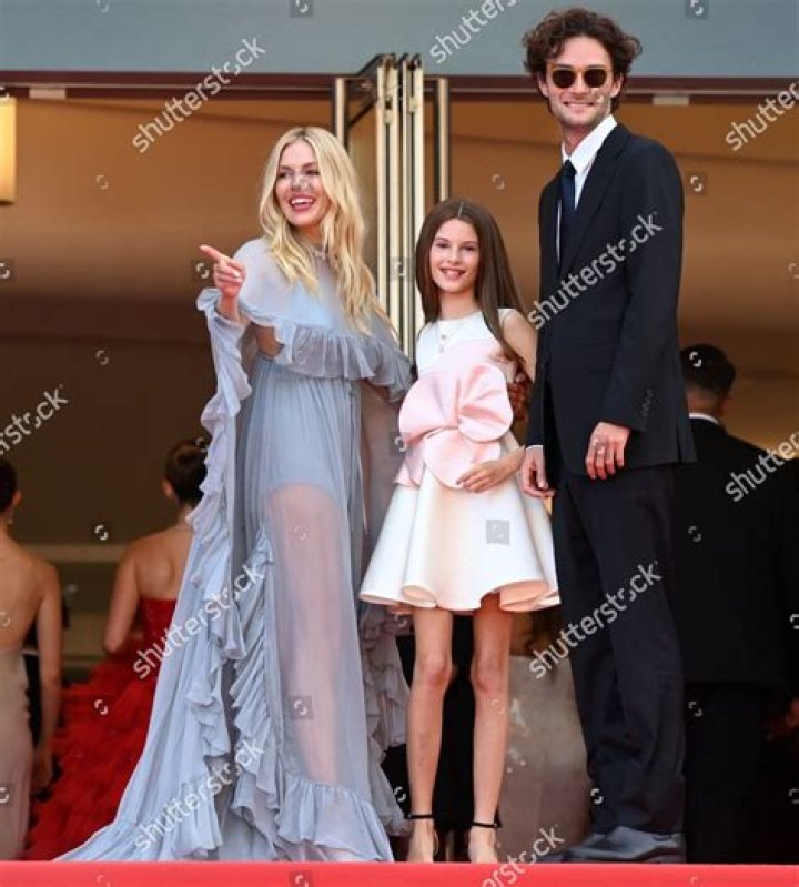 Marlowe Ottoline Layng Sturridge Does Not Have a Phone Meet Sienna