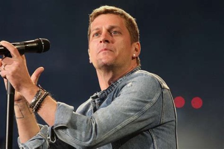 Matchbox Twenty&rsquo;s Rob Thomas Celebrates 18th Wedding Anniversary With