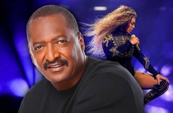 Mathew Knowles sells his Beyonce memorabilia to pay child support