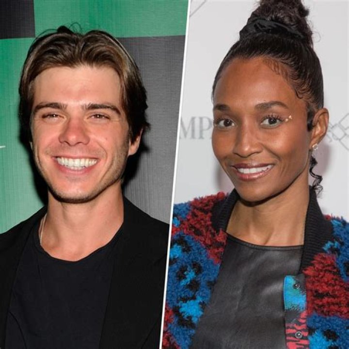 Matthew Lawrence and TLC's Chilli Rock Matching Outfits as They Step