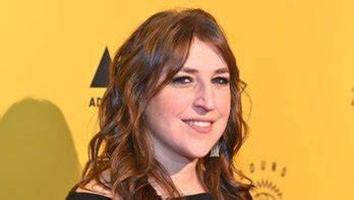Mayim Bialik clears up rumors she's an antivaxxer, says she plans to