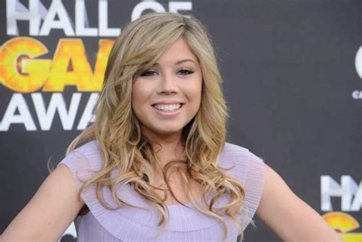 McCurdy measurements, bio, height, weight, shoe, and bra size