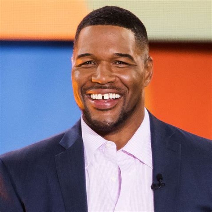 Michael Strahan's Daughter Sophia Poses in Matching Yellow CropTop and