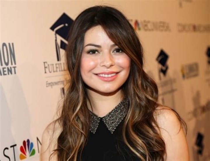 Miranda Cosgrove celebrity net worth salary, house, car