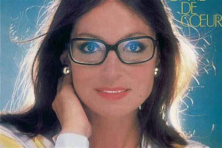 Nana Mouskouri qui est son mari Andr&eacute; Chapelle ? Closer