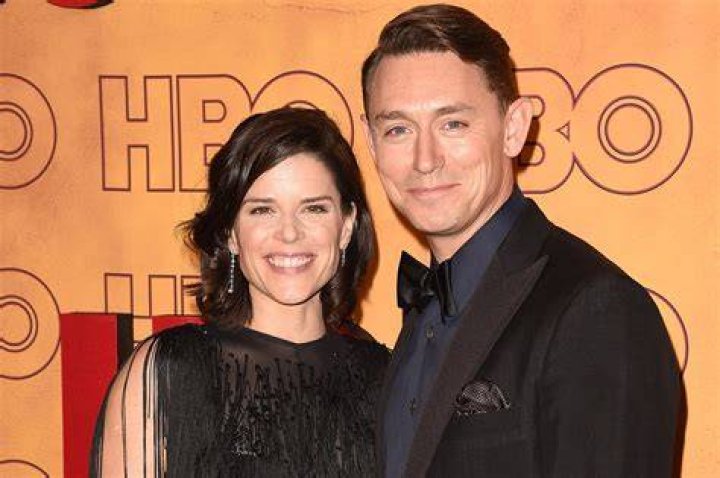Neve Campbell & JJ Feild from Emmys 2017 Red Carpet Couples E! News
