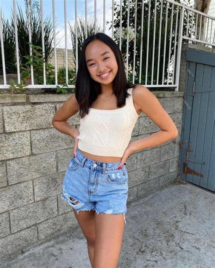 Nicole Laeno Net Worth How Much Money She Makes On YouTube
