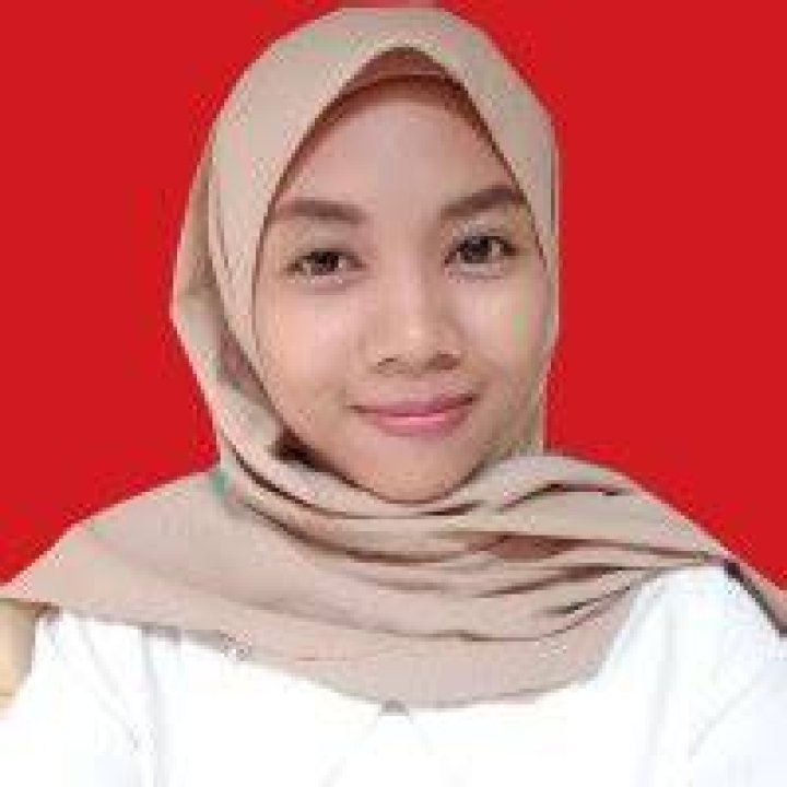 NOVIKA RAHMAH ARIFIANTI Staf Administrasi PT Azizah Tour and Travel