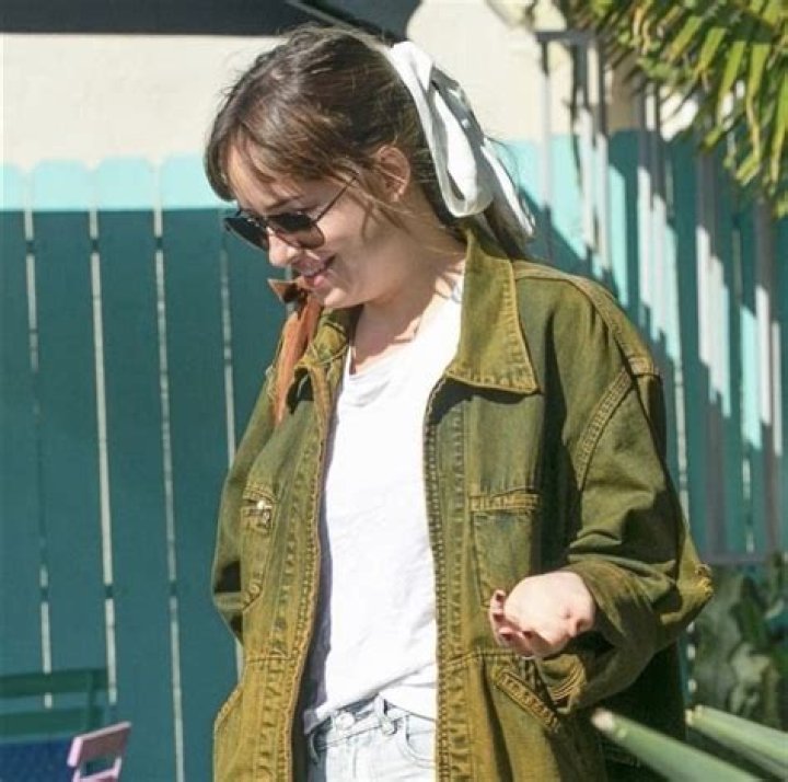 October, 9 Dakota joined her brother Jesse for a coffee in West
