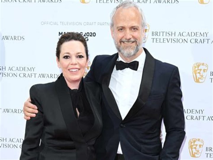 Olivia Colman & Ed Sinclair from 2019 Oscars Red Carpet Couples E! News