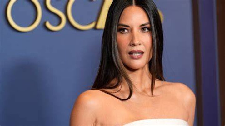 Olivia Munn &agrave; la premi&egrave;re de Our Idiot Brother &agrave; Hollywood, le 16 ao&ucirc;t