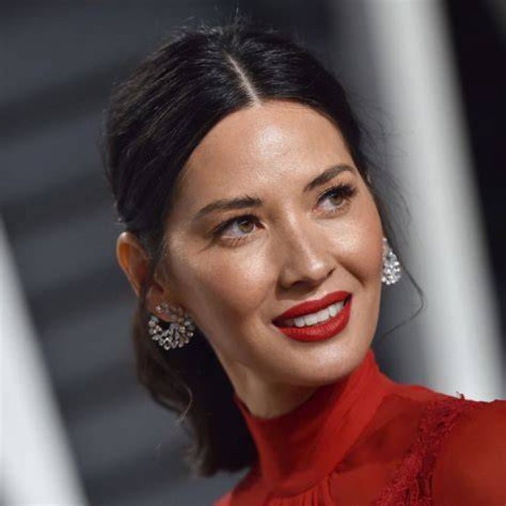 Olivia Munn Uses Makeup To Help Her EyelashPulling Disorder HuffPost