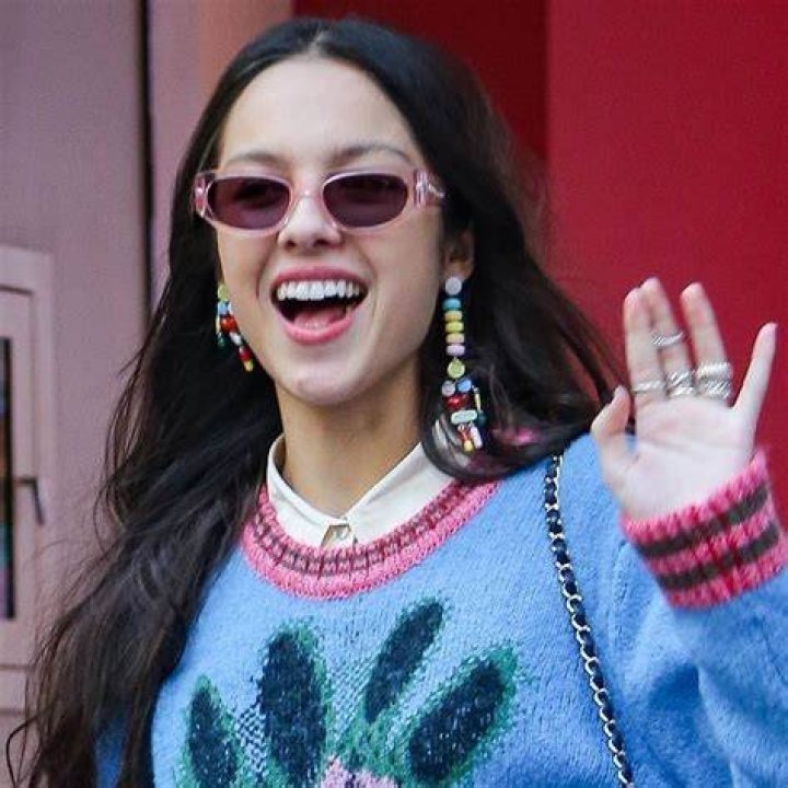 Olivia Rodrigo Just Replaced Combat Boots With Trendy Flats Who What Wear